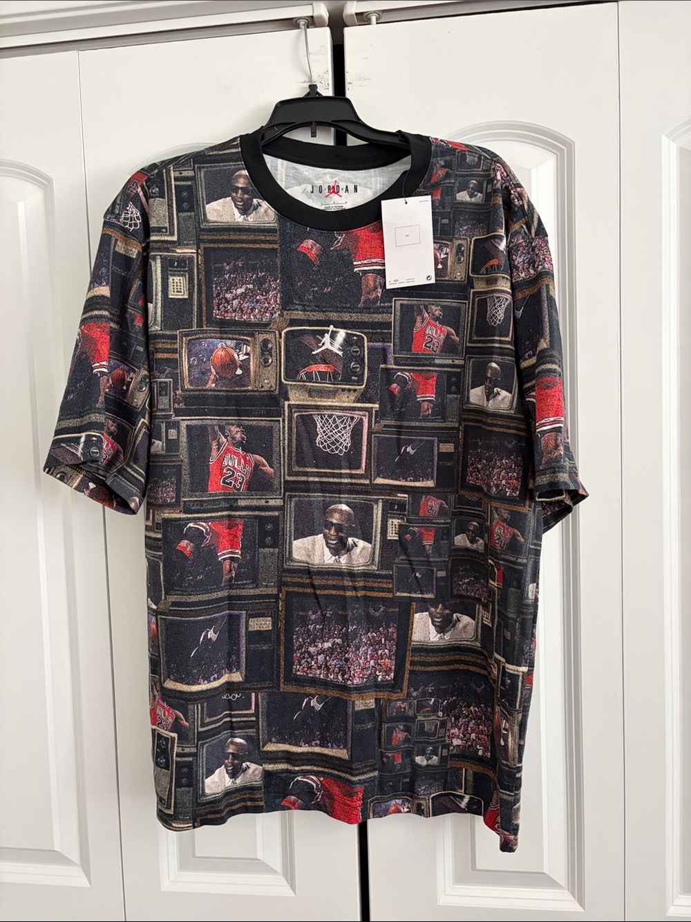 Jordan Men's Short Sleeve Graphic Tee - Black & Red